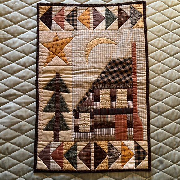 Hand Stitched Cabin-in-the-Woods Folk Art Patchwork Quilt Wall Hanging Handmade - Picture 1 of 13